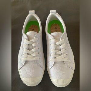 Cariuma Women’s White Premium Leather Shoes